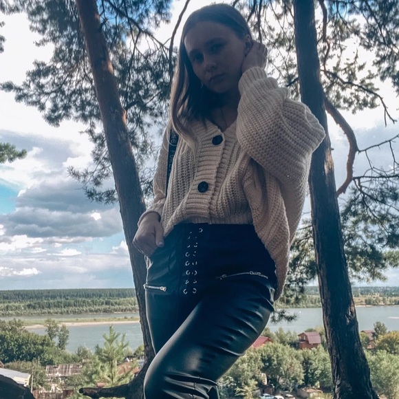 Cable Knit Cardigan - Picture 11 of 16